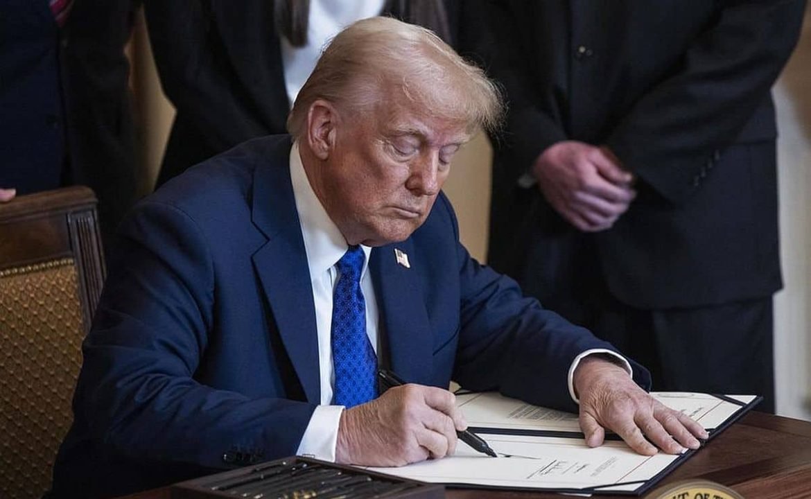 Trump Ordena Usar Guantánamo para Detener a 30,000 Inmigrantes Trump Ordena Usar Guantánamo para Detener a 30,000 Inmigrantes