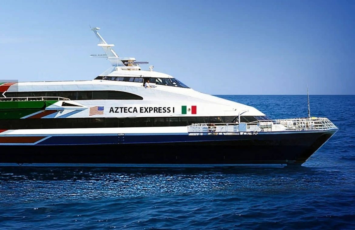 Imagen del ferry San Diego-Ensenada cruzando el mar.