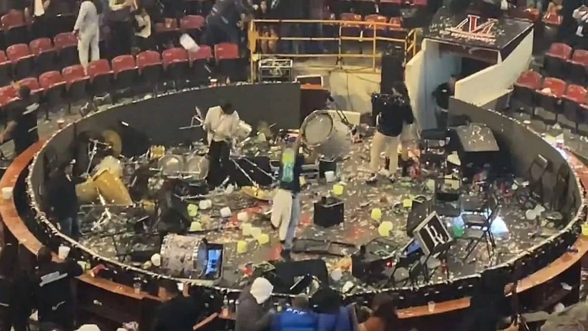 Luis R. Conriquez elimina corridos y enoja a fans