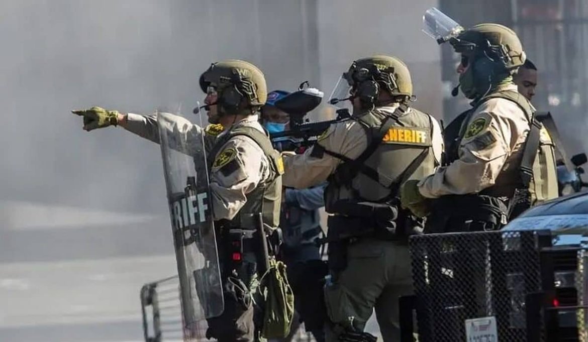 contratos millonarios a empresas de migración