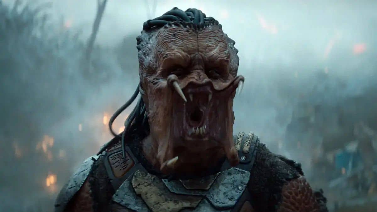 Elle Fanning como androide en Predator: Badlands
