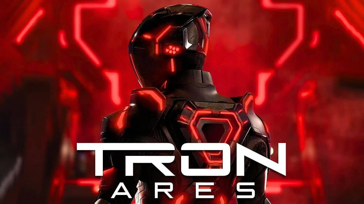 Escena futurista de Tron: Ares con Jared Leto como protagonista.