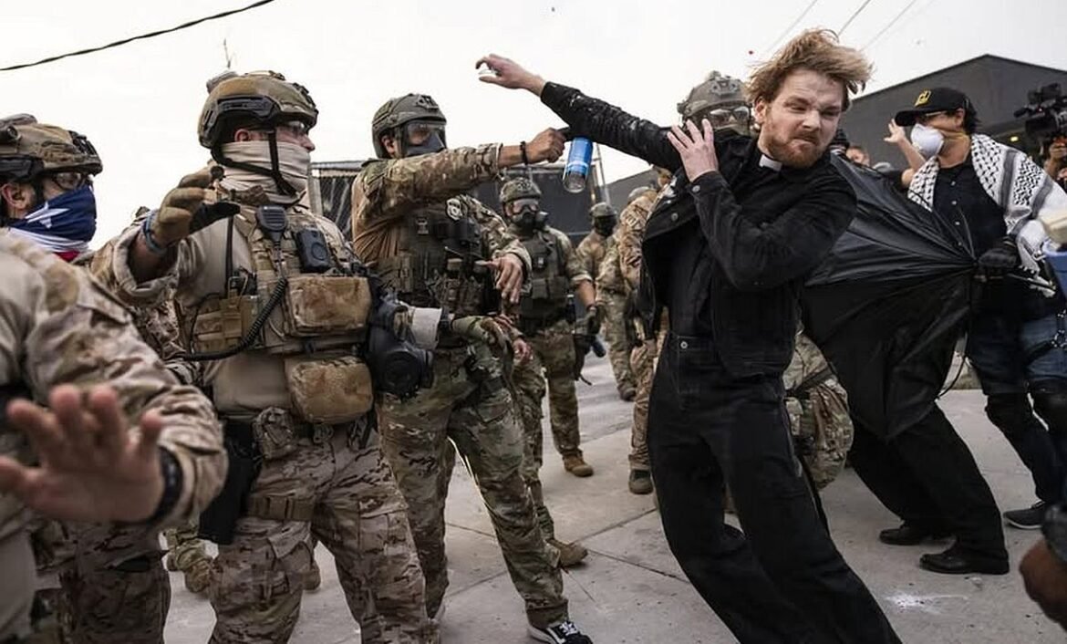 Protestas en Chicago contra la militarización ordenada por Trump.